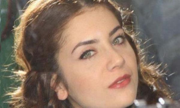 Fulya Zenginerin yznn en gzel yeri iri mavi gzleri.