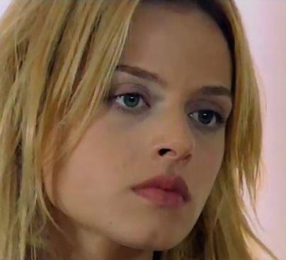 Naz Elmasn gzleri beeniliyor.