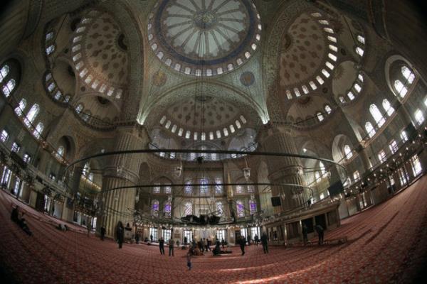 St. Antuan ve Aya Yorgi Kiliselerini ieren bir yry yapn