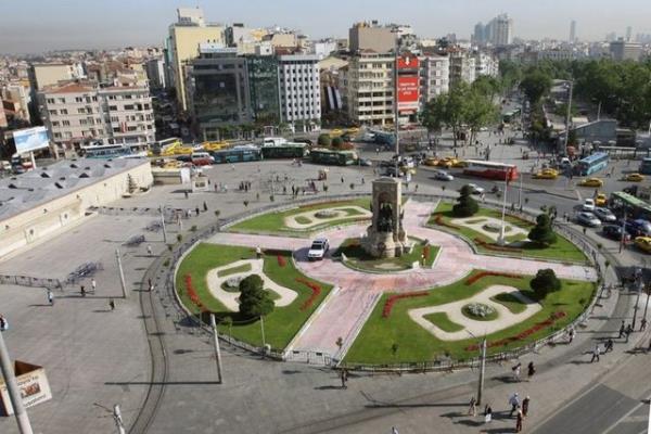 stiklal Caddesi'nde yryn