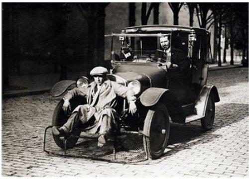 K�rekli Araba (Paris, 1924)     K�re�in amac� kaza durumunda yaral� say�s�n� azaltmak.