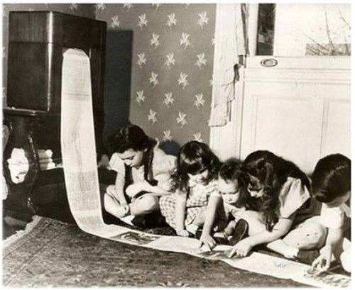 Faxlanan Gazete (1938)    �lk wireless gazetesi New York’ta bir radyo istasyonundan g�nderildi. Foto�raftaki �ocuklar gazetenin �ocuk b�l�m�n� okuyorlar.