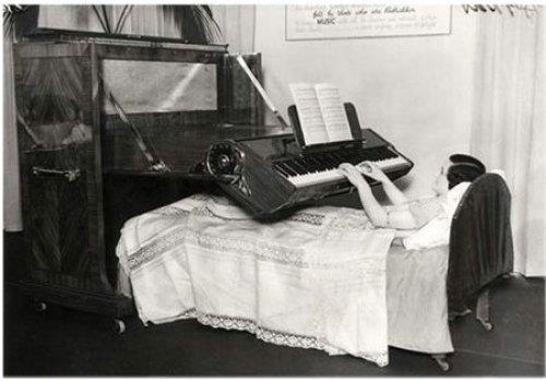 Yatak Piyanosu (�ngiltere, 1935)     Bu piyano �zellikle yatalak insanlar i�in geli�tirildi.