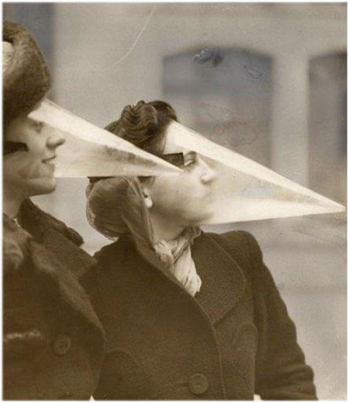 Y�z korumas� (Kanada, 1939)    �nsanlar bunu y�zlerini f�rt�nadan korumak i�in kulland�.