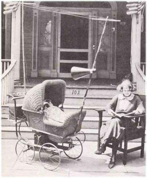 Radyolu Bebek Arabas� (ABD, 1921     Radyolu bebek arabas�, �stelik anteni ve hoparl�r� de var. Ama�; Bebe�i susturmak
