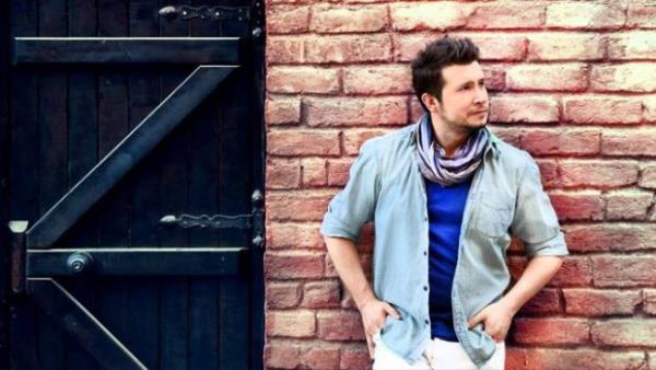 <b>Levent Drter- </b>Bir Galatasarayl olarak sonucun Galatasaray lehine olmasn istiyorum. Ama bu malar ok kritik, ok nem verilen, ok konstrasyon gerektiren malar. O nedenle bu malarn kazanan nceden belli olmuyor. Umuyorum gzel ve sportmence bir ma olur. Gnlm Galatasaray'dan yana.