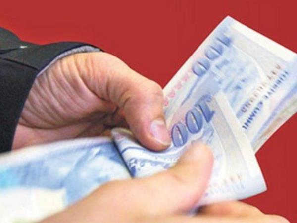 <p><b>'BR ARAYA GELMEYN'</b></p>   Mahkeme, hem kzn hem de eski eini dven Bayram B.'ye "kasten yaralamak" suundan ikier kez 3'er bin lira para cezas verdi.