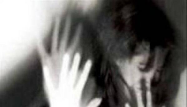 Bayram B., bu kez de gen kzn yumruklad. Hem eini hem de kzn dven Bayram B., polisin eve gelmesiyle karakola gtrld.