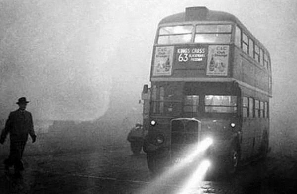 <p>1952 - Byk Sis Londra</p>  ngiltere 12.000 l bulundu.Ar hava kirliliinin sebep olduu asit yamurlar ve zehirli sis sonucu 12.000 kii ld.