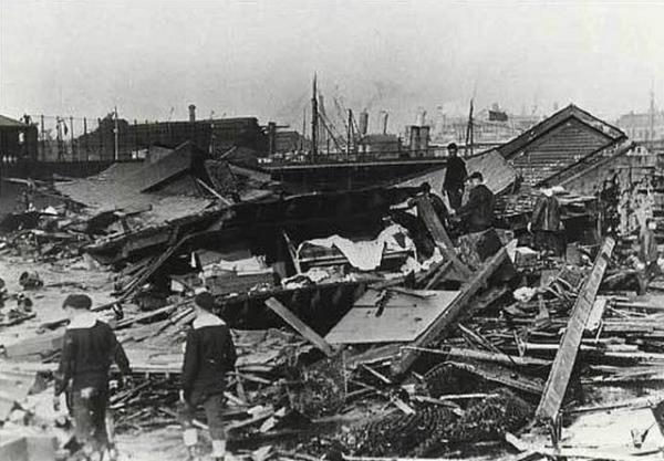 <p>1919 Boston Pekmez Seli Boston Amerika</p>  21 l yaklak 10 milyon litrelik pekmez deposu yklnca tm ehri pekmez basm!