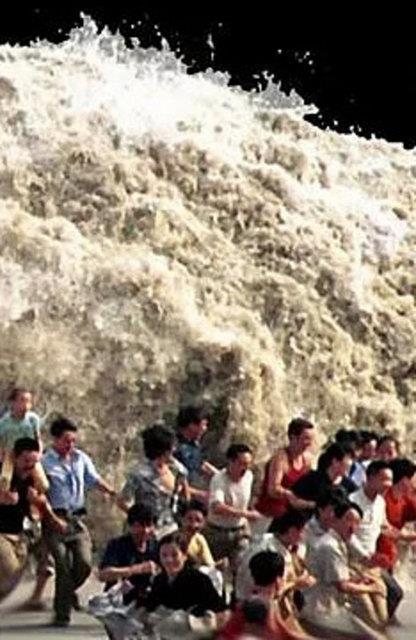 <p>2004 Hint Okyanusu Tsunamisi Sumatra</p>  Endonezya 250.000 ld okyanusta gerekleen 9.3 iddetindeki deprem sonras ortaya kan tsunamiyi hepimiz hatrlyoruzdur.