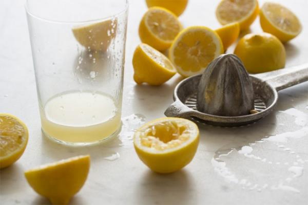 <b>Sistemi temizler:</b> Enzim fonksiyonunu gelitirerek ve karacierinizi harekete geirerek vcuttaki toksinleri atmaya yardm eder.