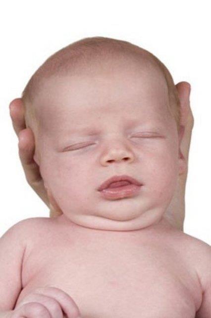 Sofia Wraber ve Nanna Kreutzmann isimli Danimarkal iki fotoraf basit ama o kadar da yaratc bir projeye imza att. Fikir ok basitti. Doumdan 100 yana kadar erkek fotoraflarn ekip yan yana sralamak. Ancak bunun sonucunda sanki bir erkein yz film eridi gibi gz nnden geiyor...  <p> 1 </p>