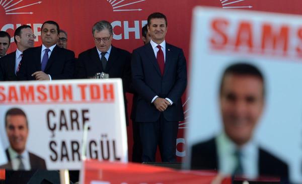 ili Belediye Bakan Mustafa Sargl, CHP Genel Merkezi nnde dzenlenen trenle CHP'ye katld. CHP Genel Bakan Kemal Kldarolu, Sargl'e yelik kartn verdi.