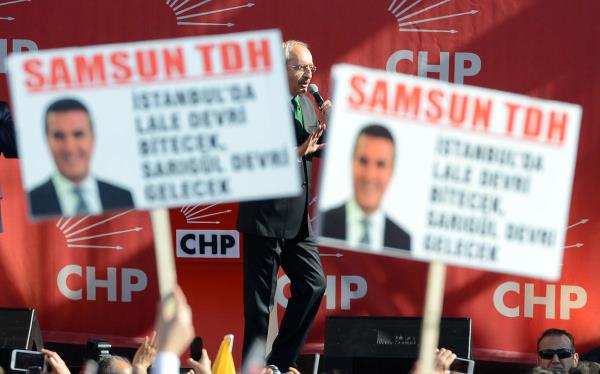 ili Belediye Bakan Mustafa Sargl, CHP Genel Merkezi nnde dzenlenen trenle CHP'ye katld.