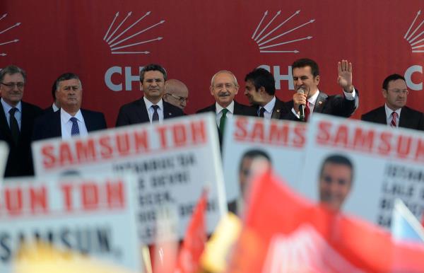 ili Belediye Bakan Mustafa Sargl, CHP Genel Merkezi nnde dzenlenen trenle CHP'ye katld. Partililer, genel merkez binasna geliinde Sargl'e youn sevgi gsterisinde bulundu.