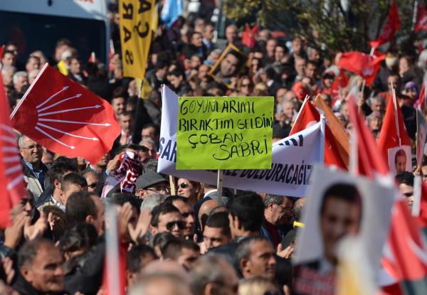 ili Belediye Bakan Mustafa Sargl, CHP Genel Merkezi nnde dzenlenen trenle CHP'ye katld.