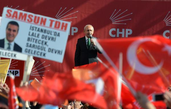 ili Belediye Bakan Mustafa Sargl, CHP Genel Merkezi nnde dzenlenen trenle CHP'ye katld.