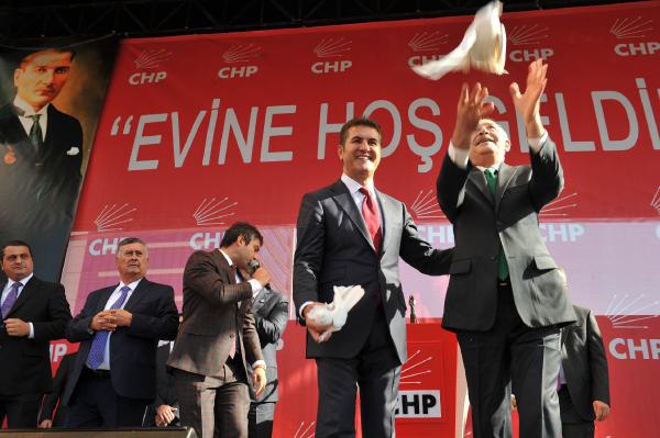 Genel Bakanmzn olduu yerde bizim fazla konumamamz doru deil. Artk muhalefetteki son gnlerimizi. stanbul'un anahtarn genel Bakan'a getireceim.