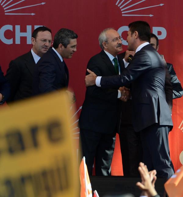 ili Belediye Bakan Mustafa Sargl, CHP Genel Merkezi nnde dzenlenen trenle CHP'ye katld.