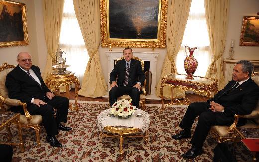 14/04/2010  Babakan Recep Tayyip Erdoan, Ermeni Cemaati Bakan Bedros irinolu&#8217;nu kabul etti. Kabulde Devlet Bakan ve Babakan Yardmcs Blent Arn da bulundu.