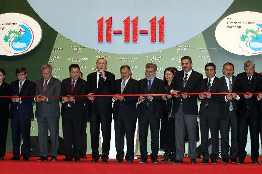 12/11/2011  Babakan Tayyip Erdoan, dnyada esen 11.11.11 rzgarna uyarak Orman ve Su leri Bakanl&#8217;nn 8 milyar 365 milyon TL yatrmla tamamlad 111 tesisin aln gerekletirdi. Tren&#8217;de Blent Arn da hazr bulundu&#8230;