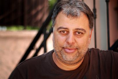 <p><b>Hamdi Alkan</b></p>   Gazeteci Sava Ay, tedavi grd hastanede hayatn kaybetti. Mekan cennet olsun...