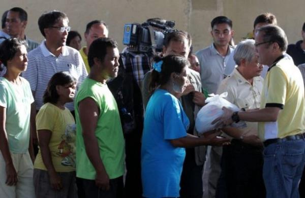 Aquino, blgeye binlerce takviye birlik gnderildiini ve askeri kargo uaklarnn tayfundan etkilenenlere yardm malzemesi tadn belirtti.