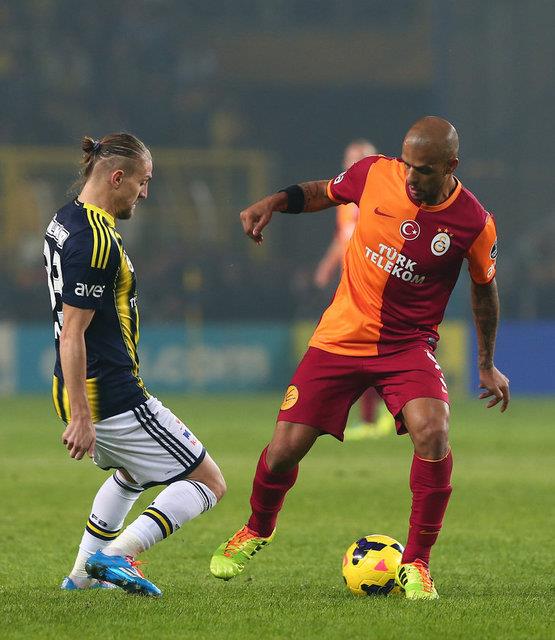 <b>lk 11:</b> Mehmet Blkba, Fatih Akyel, Carlos Alberto de Oliveria "Capone", Gheorghe Popescu, Emre Belzolu, Ergn Penbe, Okan Buruk, Suat Kaya, Hakan kr, Hasan a, Mandinga Dos Santos Marcio.