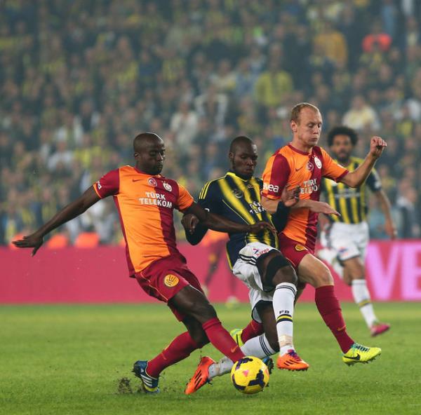 Teknik direktr Roberto Mancini'nin yardmclarndan Tugay Kerimolu, o mata 68. dakikada oyuna girerken, kaleci Taffarel ise ma kadrosunda yoktu.