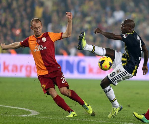 Geen 14 ylda Galatasaray Kulb'nn son 4 bakan, futbol takmlarnn Kadky'deki Fenerbahe galibiyetini gremedi.
