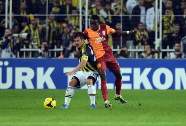 Sar-krmzl takmn Kadky'deki son galibiyetinin tarihi olan 1999'da kulp bakanln Faruk Sren yrtyordu.