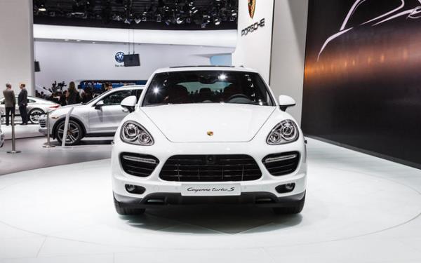 Standart donanm genileyen Cayenne'in Trkiye'de Cayenne, Cayenne S, Cayenne Diesel, Cayenne S Diesel, Cayenne S Hybrid, Cayenne GTS, Cayenne Turbo, Cayenne Turbo S versiyonlar satlyor.