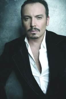 <p><b>Cenk Eren</b></p>  Yahu ben ma seyredemiyorum ne bilim bizimkilerin kt oyncan:))) Buda evir yanmasn oldu galiba:)))))