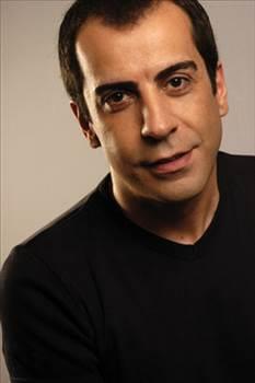 <p><b>Emre Karayel</b></p>  Fenerbahe stadnda Imparator Fatih Terim diye tm stad tezahrat etti ya al sana paradoks