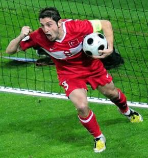 <p><b>Nihat Kahveci</b></p>  Son zamanlarn en centlmen macyd.. Mac sonu tezahurat harc. Burak kanatta bekle gol atsn... Sonra elestrlsn!!!!! Son 30 macn kend sahasnda 3 buyuk takma kaybetmeyen fenerbahceyede helal olsun .. Zor brsey