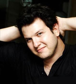 <p><b>ahan Gkbakar</b></p>  Ilk yaridaki futbolu, 2.yarida da oynarsa Fenerbahce bu maci kaybeder Galatasaray. Hakem 4-4 luk mac yonetti bikac sari kart haric.