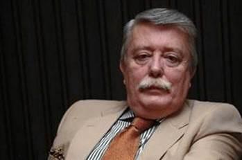 <p><b>Aziz stel</b></p>  Cann sa olsun demekten te birey gelmez elden. Ama ltfen hepimizi mutluluktan mutlulua tam bir takma svmeyelim Daha 23 hafta var