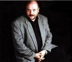 <p><b>Ahmet Mmtaz Taylan</b></p>  Nihayet bir derbide iyisiyle, ktsyle futboldan baka konuulacak bi'ey yok. Alklar iki takma! Tebrikler Fenerbahe'ye...