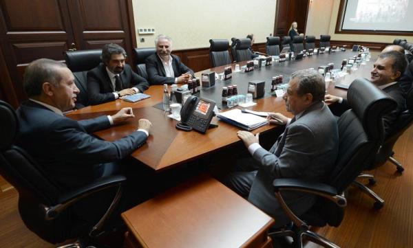 Ba�bakan Recep Tayyip Erdo�an, sanat��lar Necati �a�maz ile Hasan Ka�an'� AK Parti Genel Merkezi'nde kabul etti. Kabule ��i�leri Bakan� Muammer G�ler ile K�lt�r ve Turizm Bakan� �mer �elik de kat�ld�.