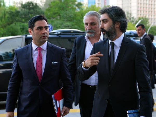 Sanat��lar Necati �a�maz ile Hasan Ka�an, Ba�bakan Recep Tayyip Erdo�an ile g�r��mek �zere AK Parti Genel Merkezi'ne geldi.