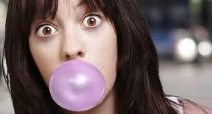 Ayn zamanda baz retmenler de okullarda sakz ineme kuralnn deitirilmesini ve ocuklarn snav srasnda sakz inemesinin onlarn uyankln ve konsantrasyonunu daha iyi salayacan savunmaktadr...