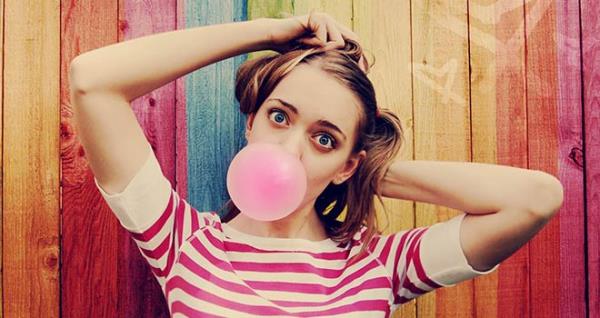 Plaklarnn ve rklerin oluumunu nler, di minesinde mineral bozukluklarn onarr, di lekelerinin oluumunu nler, olanlar azaltr...