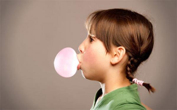 Dikkat danklna kas hareketinin neden olup olmadn dorulamak iin de aratrmaclar, katlmclardan sakz inerken masaya parmaklaryla hzl hzl vurmalarn istedi ve ayn etkiyi tespit etti...