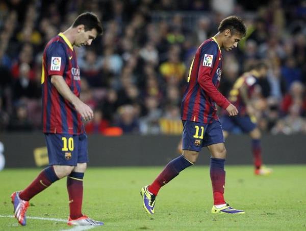 Dnyann bir numaral futbolcusu Leo Messi'nin yeniden sakatlanmas futbol dnyasn oka soktu! Yldz futbolcunun, futbol hayat bitebilir...