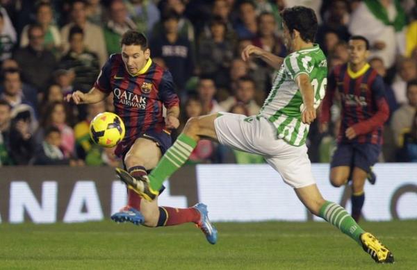 Resmi siteden aklamaya gre Arjantinli yldzn 6 ile 8 hafta sahalardan uzak kalaca belirtildi.