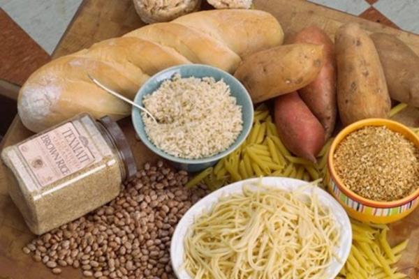 <b>4.</b> Beyaz ekmek yerine tam buday , avdar veya kepekli ekmek, beyaz makarna yerine tam budaydan yaplan veya integral dediimiz makarna, bulgur olabilir. Brek, poaa , keklerinizi tam buday veya kepekli undan yapabilirsiniz.