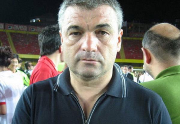 <p><b>RIZA ALIMBAY</b></p>   MUHABR: "Peki Rza, ama ksa bir aramz var, ben sen brakmyorum..."   <p>RIZA ALIMBAY: "Brakma"</p>