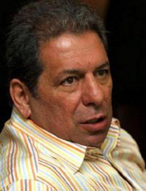 <p><b>ERMAN TOROLU</b></p>   "Letonya'nn defans kalas gibi, kessen iki oturma takm bir masa yaparsn!"