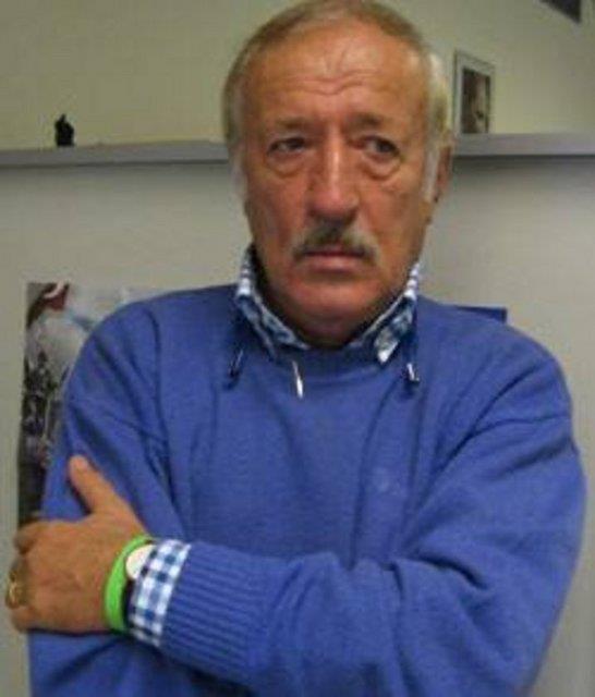 <p><b>ZYA ENGL</b></p>   "Baba, ama Noel Baba gibi her lafa giriyorsun!.." (Ahmet akar'a)